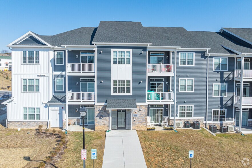 More Photos Of 41 Wttr Ln, Westminster Apartments For Sale