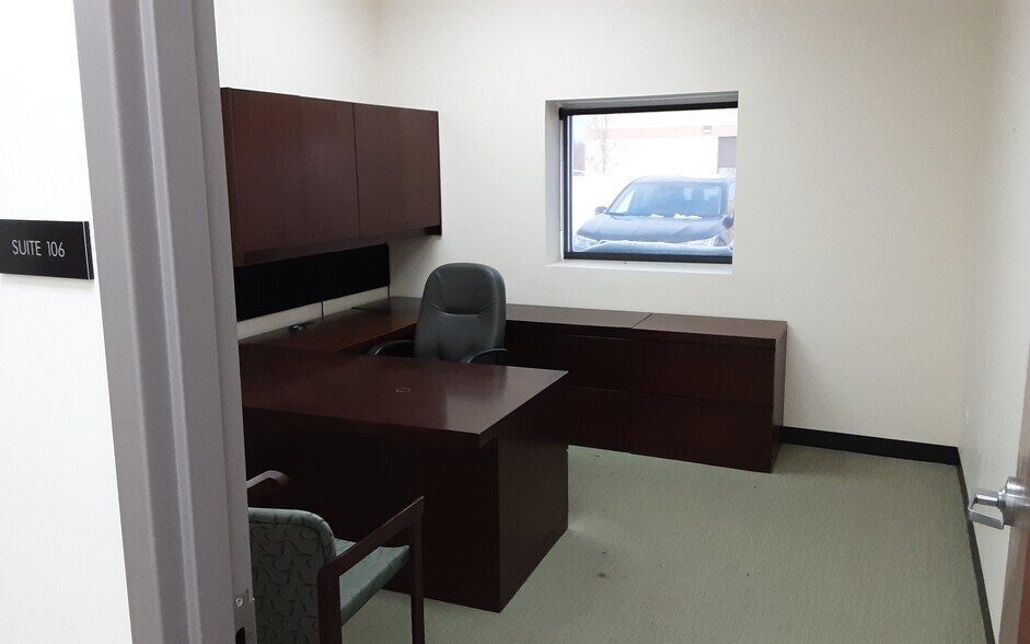 More Photos Of 1800 Des Plaines Ave, Forest Park Self Storage For Lease