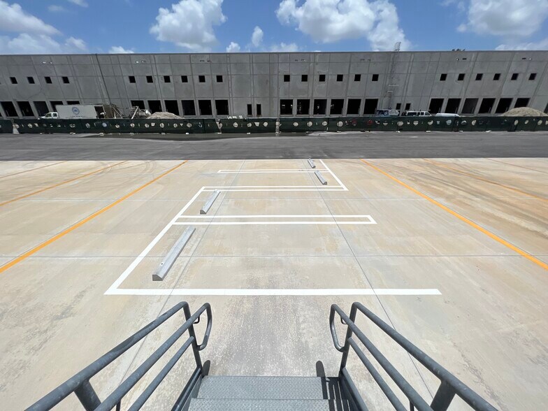 More Photos Of 8565 W 44th Ave, Hialeah Warehouse For Sale