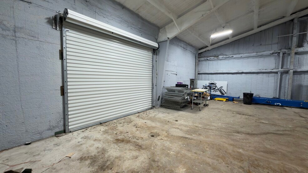 More Photos Of 2800 Delano St, Pensacola Warehouse For Lease