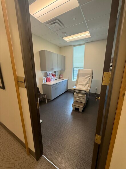 More Photos Of 505 Louis Henna Blvd, Round Rock Medical For Lease