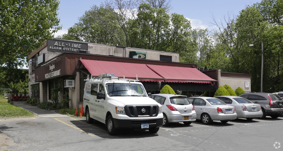 More Photos Of 985 E Main St, Stamford Freestanding For Lease