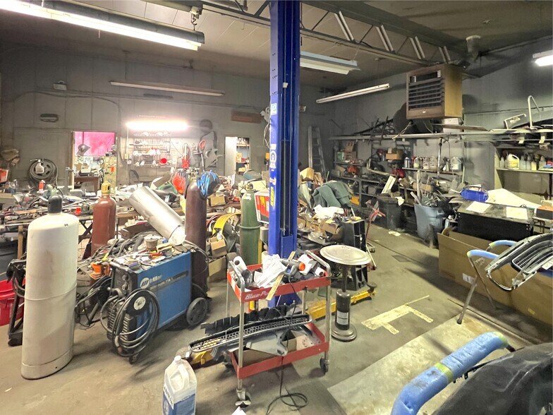 More Photos Of 230 N Louis Tittle Ave, Mangum Auto Repair For Sale
