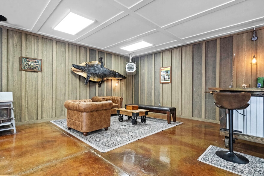 More Photos Of 11155 Hubbard Rd, Kansas City Flex For Sale