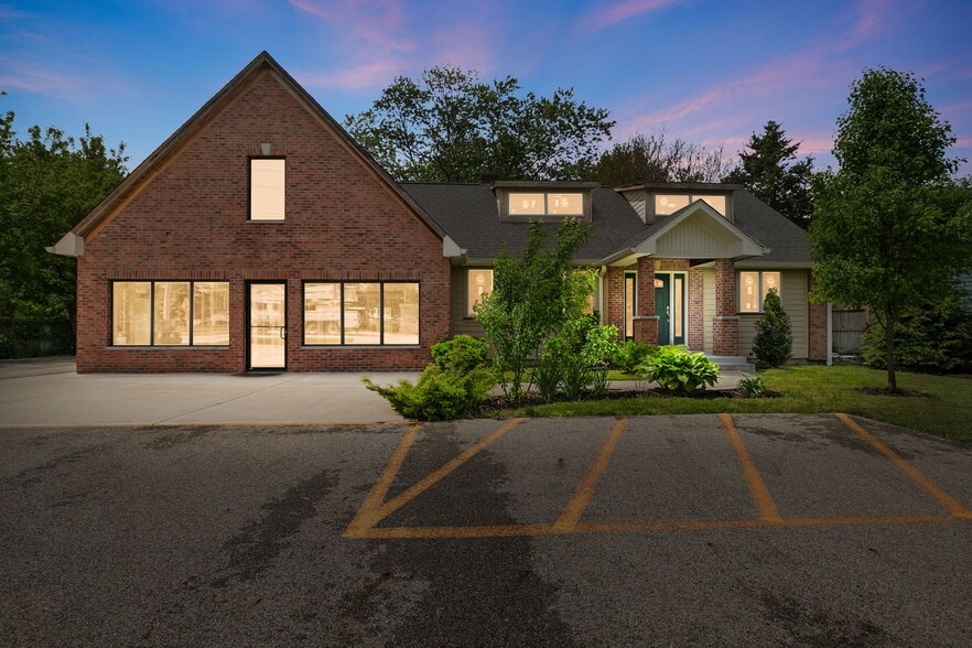 Primary Photo Of 618 Barron Blvd, Grayslake Medical For Sale