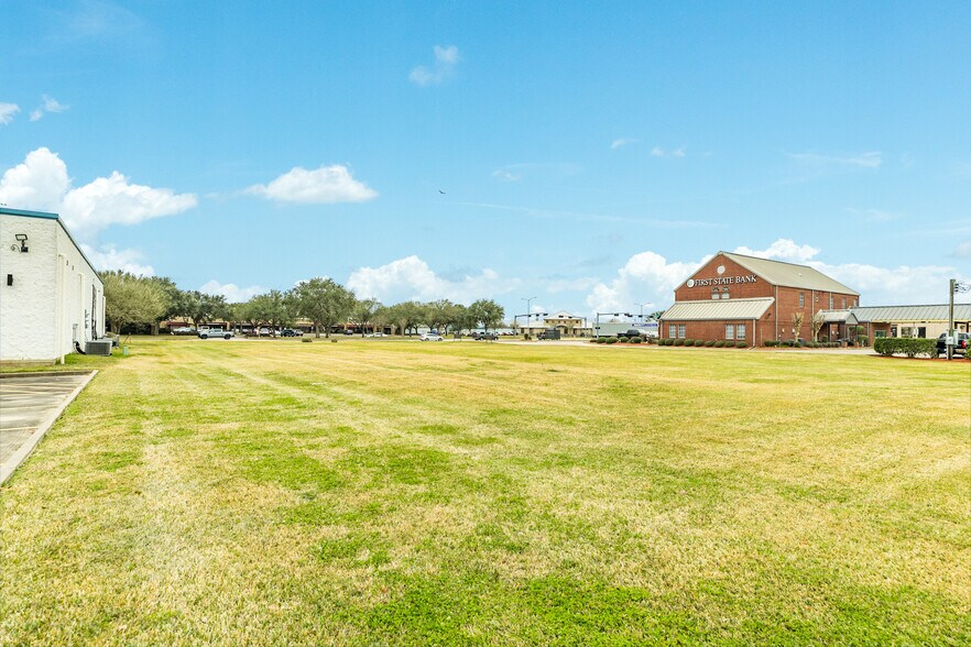 More Photos Of 480 This Way, Lake Jackson Land For Sale