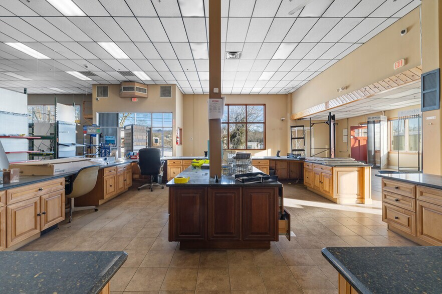 More Photos Of 45 Richards Grove Rd, Quaker Hill Service For Sale