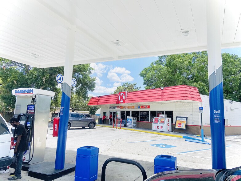 More Photos Of 1606 Shepard Ln, Intercession City Convenience Store For Sale