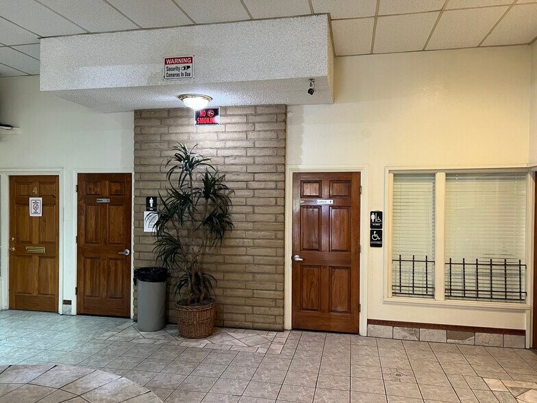 More Photos Of 710 W 18th St, Merced Office For Lease