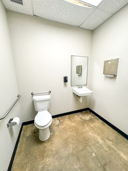 More Photos Of 2700 Pecan St W, Pflugerville Storefront For Lease