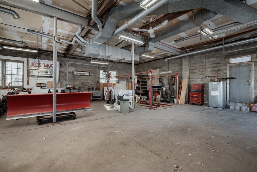 More Photos Of 146 Stewart Blvd, Brockville Light Manufacturing For Sale