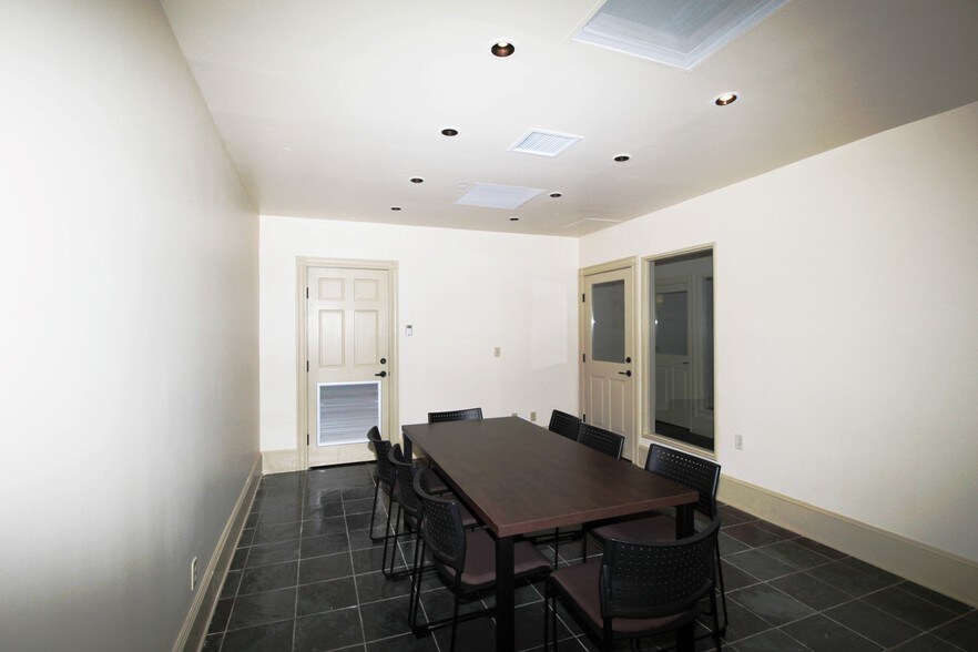 More Photos Of 2101 Mechanic St, Galveston Office For Sale