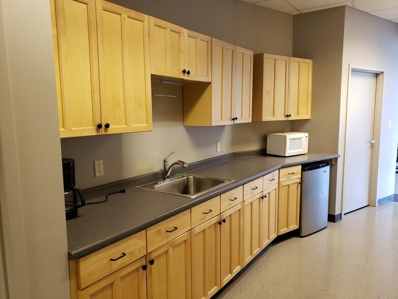More Photos Of 520 Jack Enders Blvd, Berryville Flex For Lease
