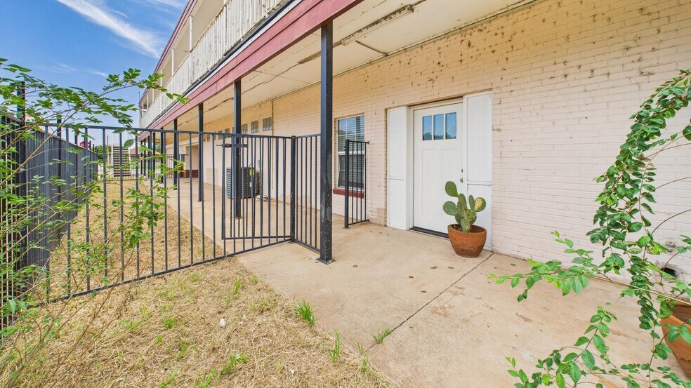 More Photos Of 2123 15th St, Lubbock Apartments For Sale