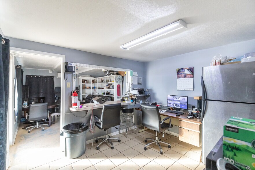 More Photos Of 711 S 3rd Ave, Munday Warehouse For Sale