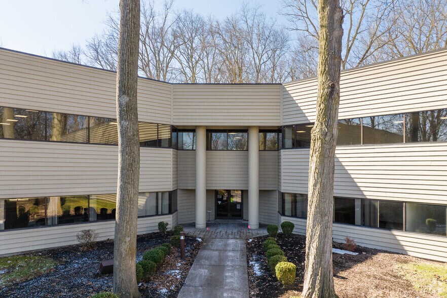 More Photos Of 1695 Indian Wood Cir, Maumee Medical For Lease