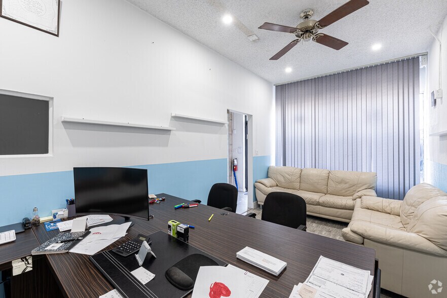 More Photos Of 249 S Federal Hwy, Dania Storefront Retail Office For Sale
