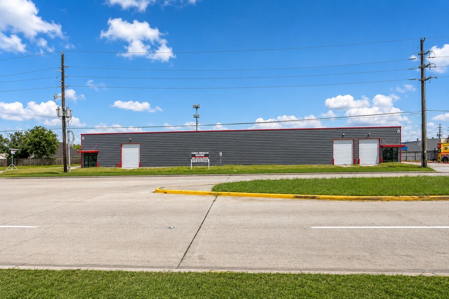 More Photos Of 7044 Queenston Blvd, Houston Light Distribution For Lease