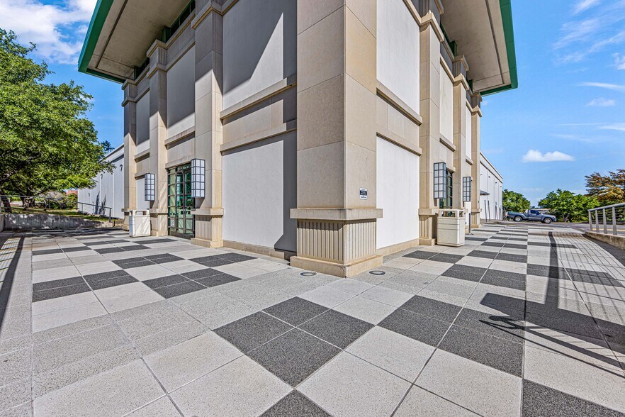 More Photos Of 1329 W Walnut Hill Ln, Irving Medical For Lease