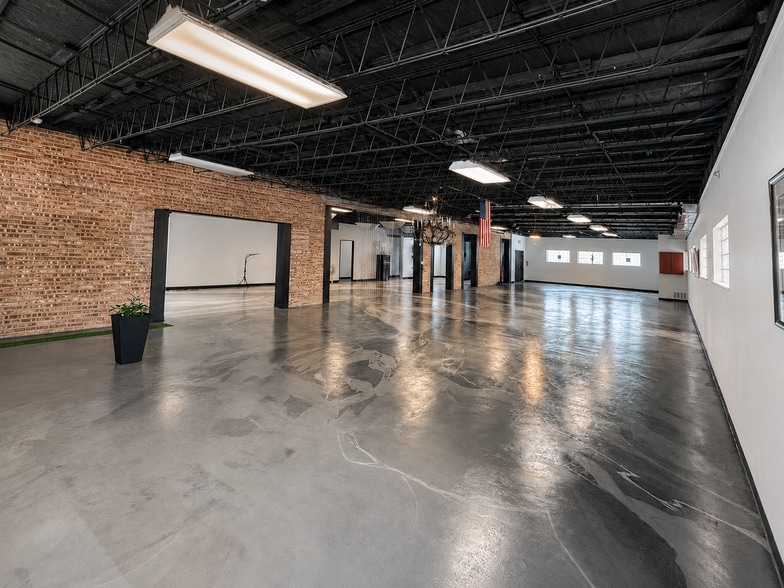 More Photos Of 44 W Lincoln Hwy, Chicago Heights Office For Lease
