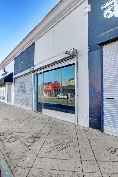 More Photos Of 416-424 N Fairfax Ave, Los Angeles Storefront For Lease