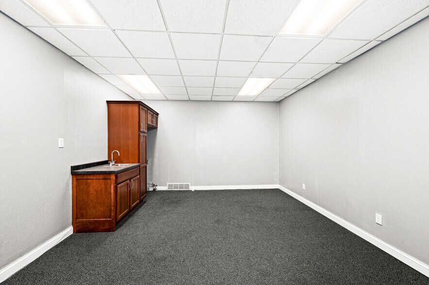 More Photos Of 350 Garfield Ave, Duluth Warehouse For Lease