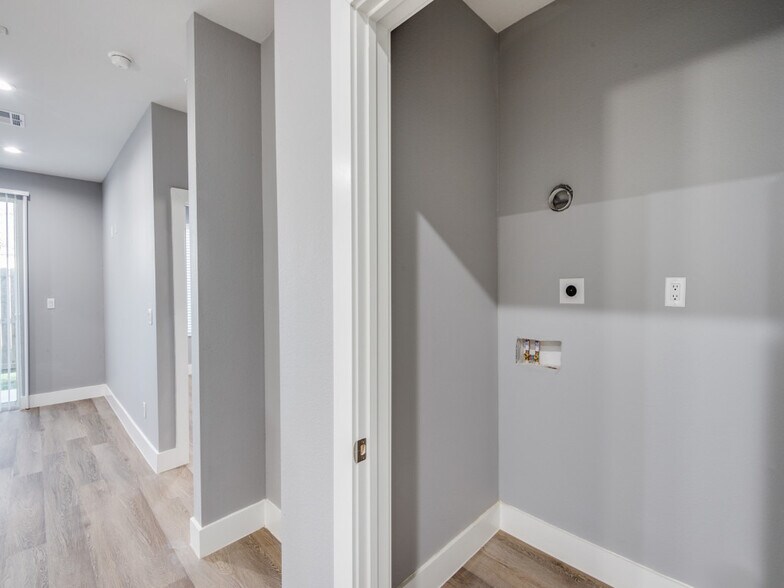 More Photos Of 1100 Us-90 Hwy W, Sealy Apartments For Sale