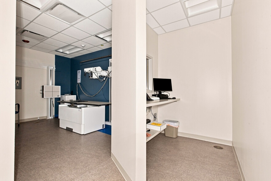 More Photos Of 1019 Charleston Ave E, Mattoon Office For Lease