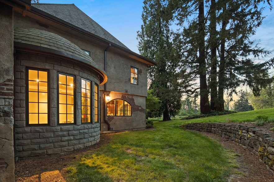 More Photos Of 1500 SE Waverly Dr, Portland Office Residential For Sale