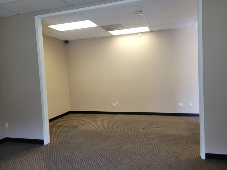 More Photos Of 29885 2nd St, Lake Elsinore Unknown For Lease