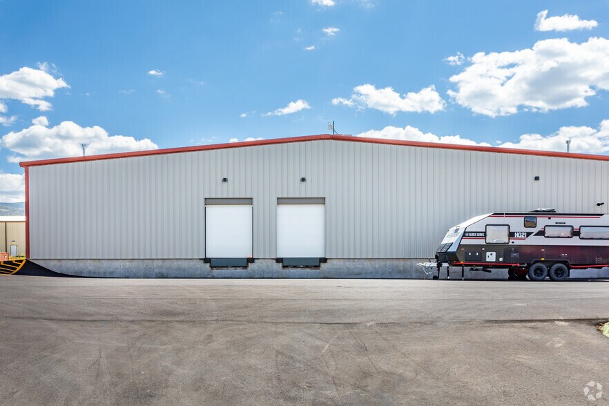 More Photos Of 707 Plane St, Gypsum Warehouse For Sale