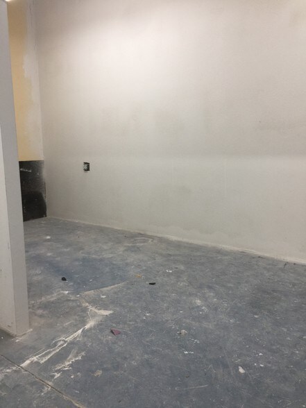 More Photos Of 8418 Broadway St, San Antonio Industrial For Sale