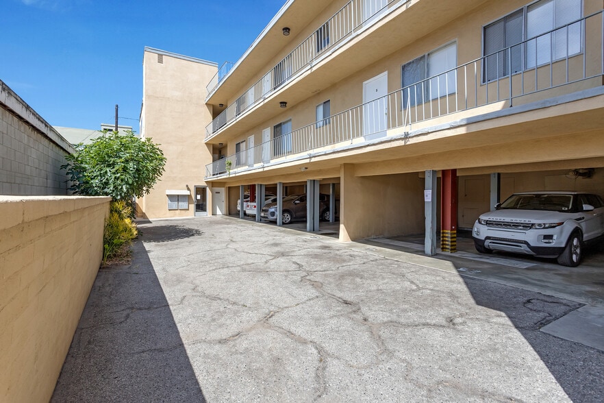 More Photos Of 1942 Euclid St, Santa Monica Apartments For Sale