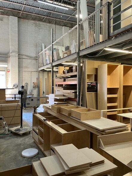 More Photos Of 958 Church St, Baldwin Warehouse For Lease