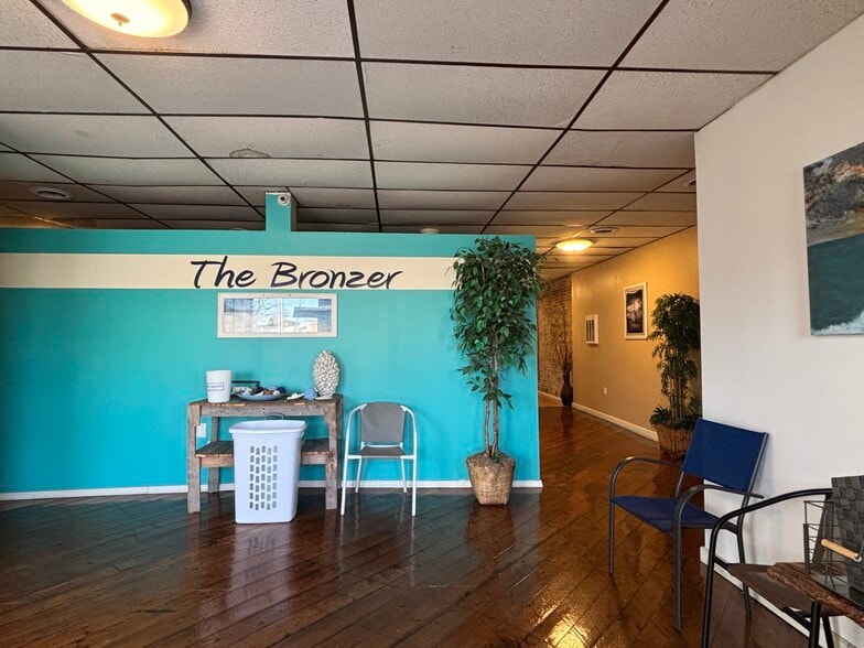 More Photos Of 206 W Main St, Mc Arthur Flex For Sale