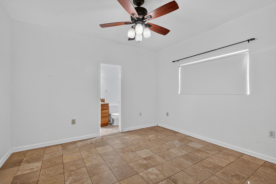 More Photos Of 400 N Hayes Ave, Oxnard Multifamily For Sale