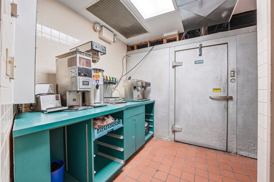 More Photos Of 2305 Wilmington Rd, New Castle Restaurant For Sale