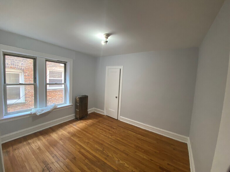 More Photos Of 7722-7732 S Jeffery Blvd, Chicago Apartments For Sale
