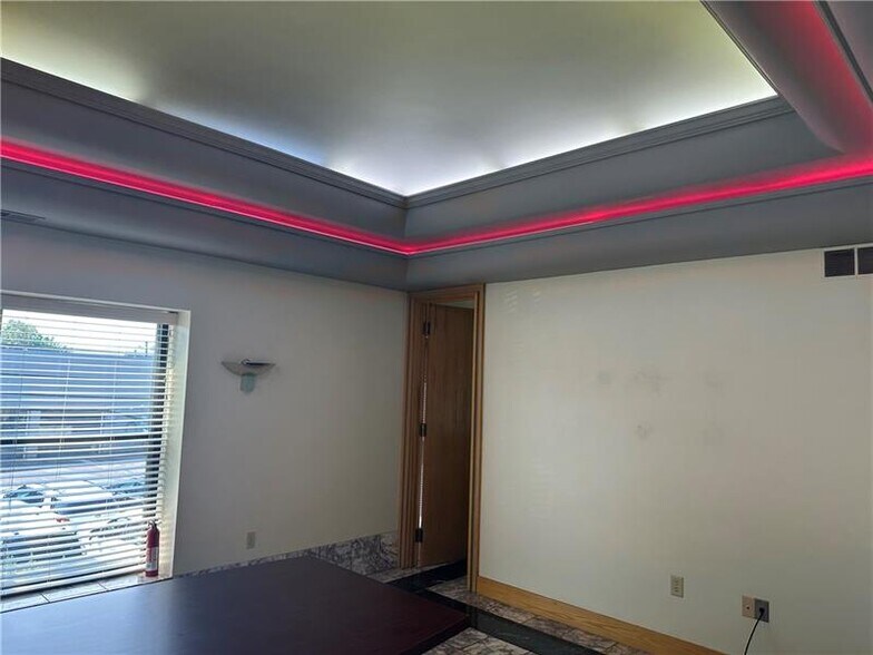 More Photos Of 10431 Perry Hwy, Wexford Office For Sale