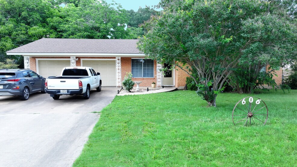 Primary Photo Of 606 E Liberty Ave, Round Rock Office For Sale