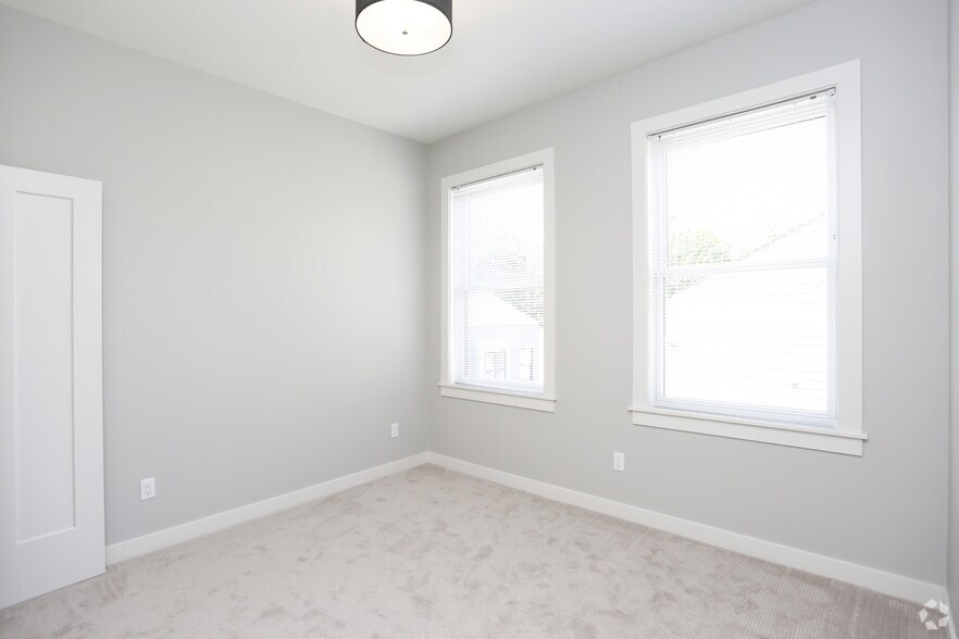 More Photos Of 1059 Wealthy St SE, Grand Rapids Apartments For Lease