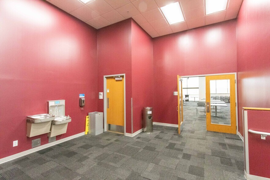 More Photos Of 2215 Southwest Pky, Wichita Falls Office For Lease