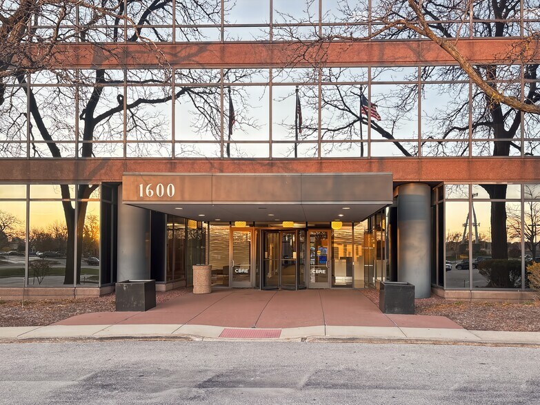 More Photos Of 1600 Golf Rd, Rolling Meadows Coworking Space