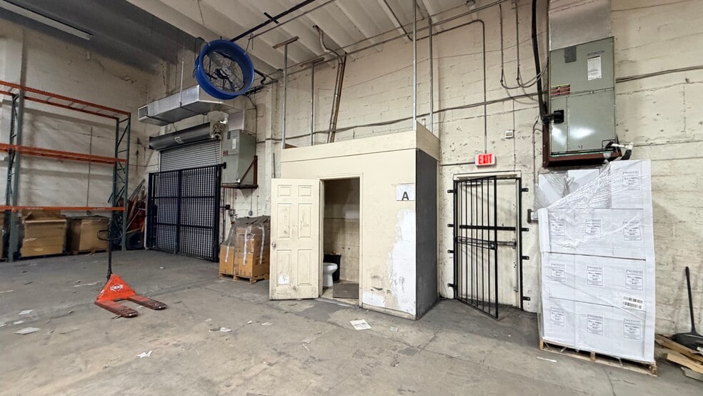 More Photos Of 1801 NE 149th St, Miami Warehouse For Lease