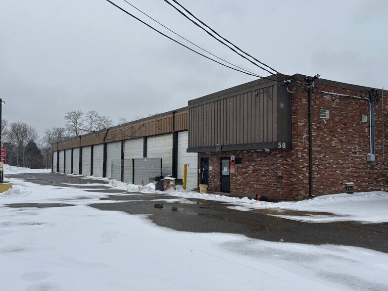 Primary Photo Of 48 Meetinghouse Ln, Sagamore Beach Distribution For Sale