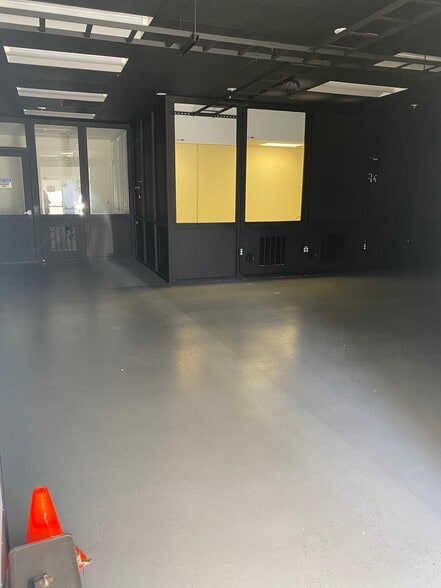 More Photos Of 1060 Terra Bella Ave, Mountain View Research And Development For Lease