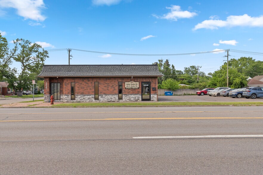 More Photos Of 24548 W Warren St, Dearborn Heights Medical For Sale