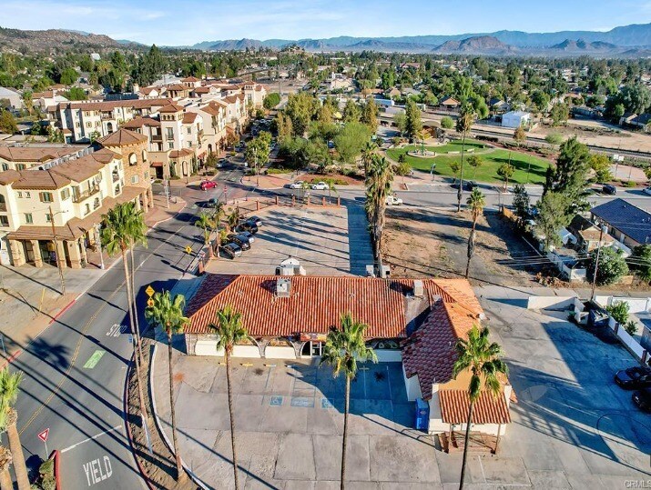 More Photos Of 114 E 11th St, Perris Restaurant For Lease