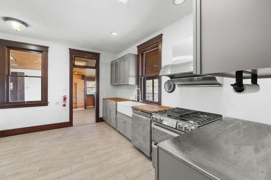 More Photos Of 222 First Ave, Jerome Multifamily For Sale