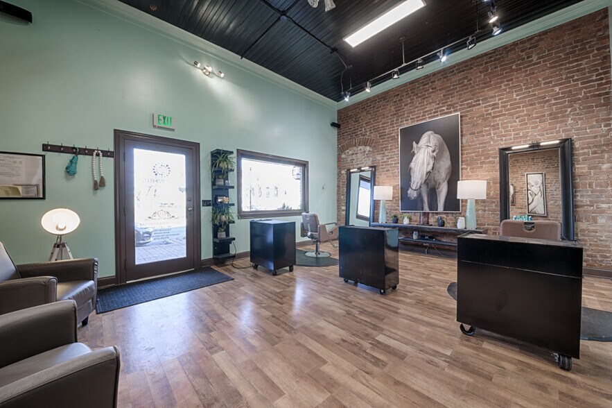 More Photos Of 116 E Central Ave, Bentonville Storefront Retail Residential For Sale